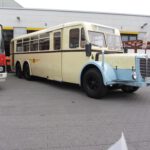 Aufnahme: Christoph Pohl „Der älteste in Dresden erhaltene Stadtbus ist ein Büssing-NAG 900 N aus dem Jahre 1938. Die historischen Fahrzeuge werden vom Verein „Historische Kraftfahrzeuge des Dresdner Nahverkehrs e.V.“ gepflegt. Links im Bild ein Reisebus Ikarus 255.“